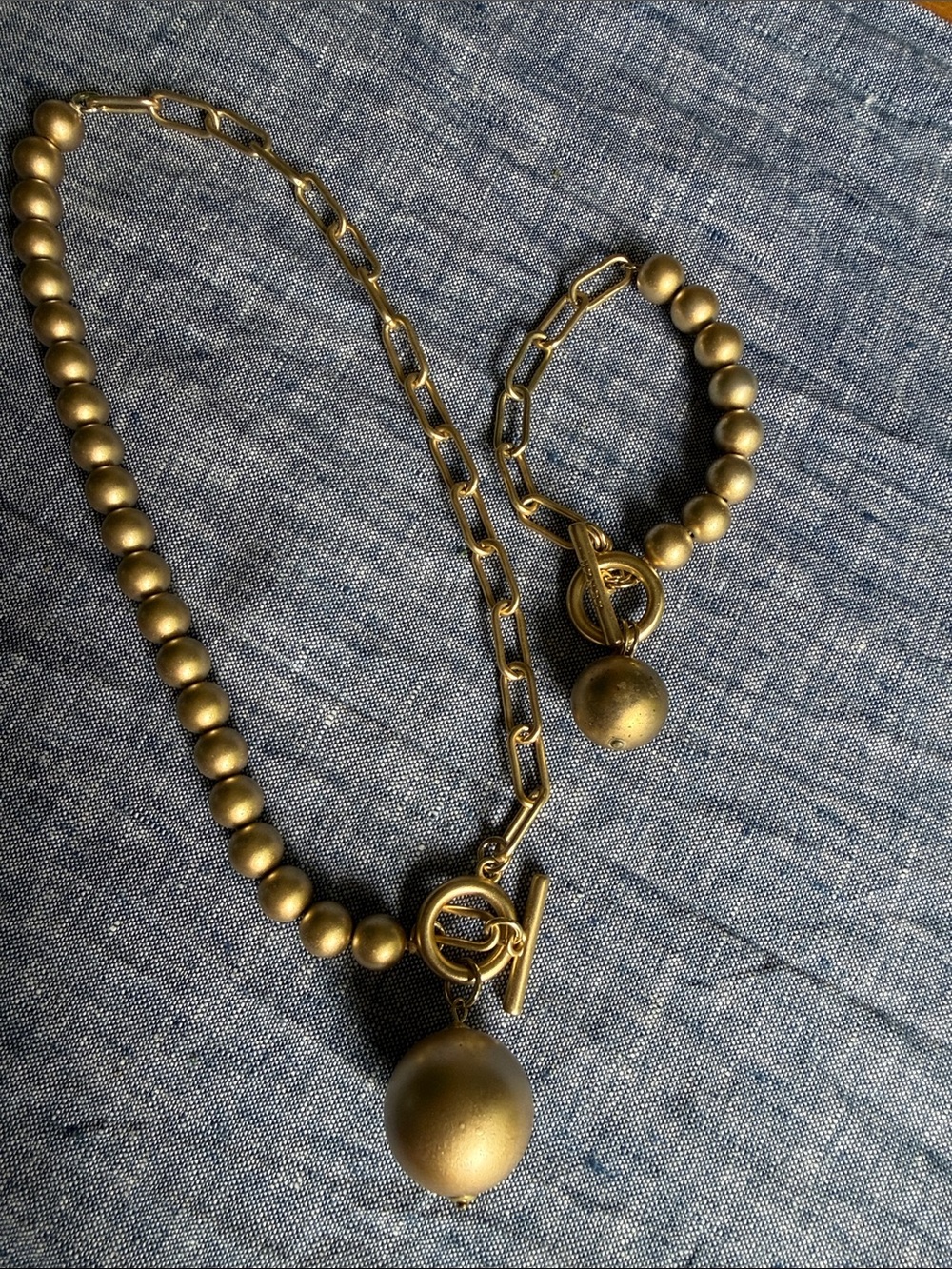 Zenzii Matt Gold Plated paperclip/beaded toggle set